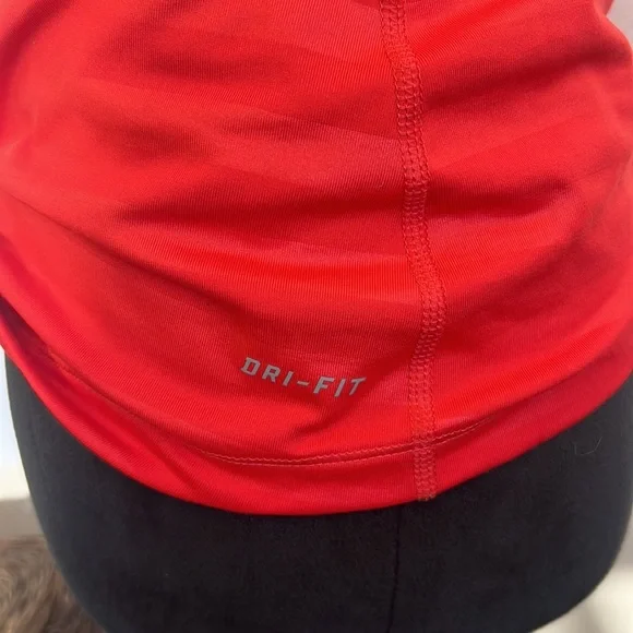 NIKE PRO dri-fit red long sleeved top! Thumb holes. Zipper. New w/o tags. - Picture 5 of 8